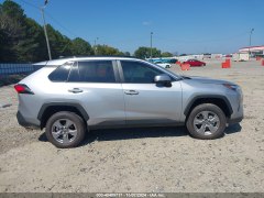Toyota RAV4 XLE 2024 4