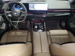 BMW 530i xDrive 2024 8