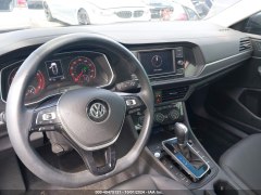Volkswagen Jetta SE 2019 6