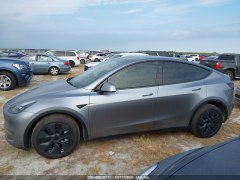 Tesla Model Y Long Range 2024 8