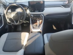 Toyota RAV4 Limited 2024 8