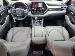 Toyota Highlander XLE 2021 8